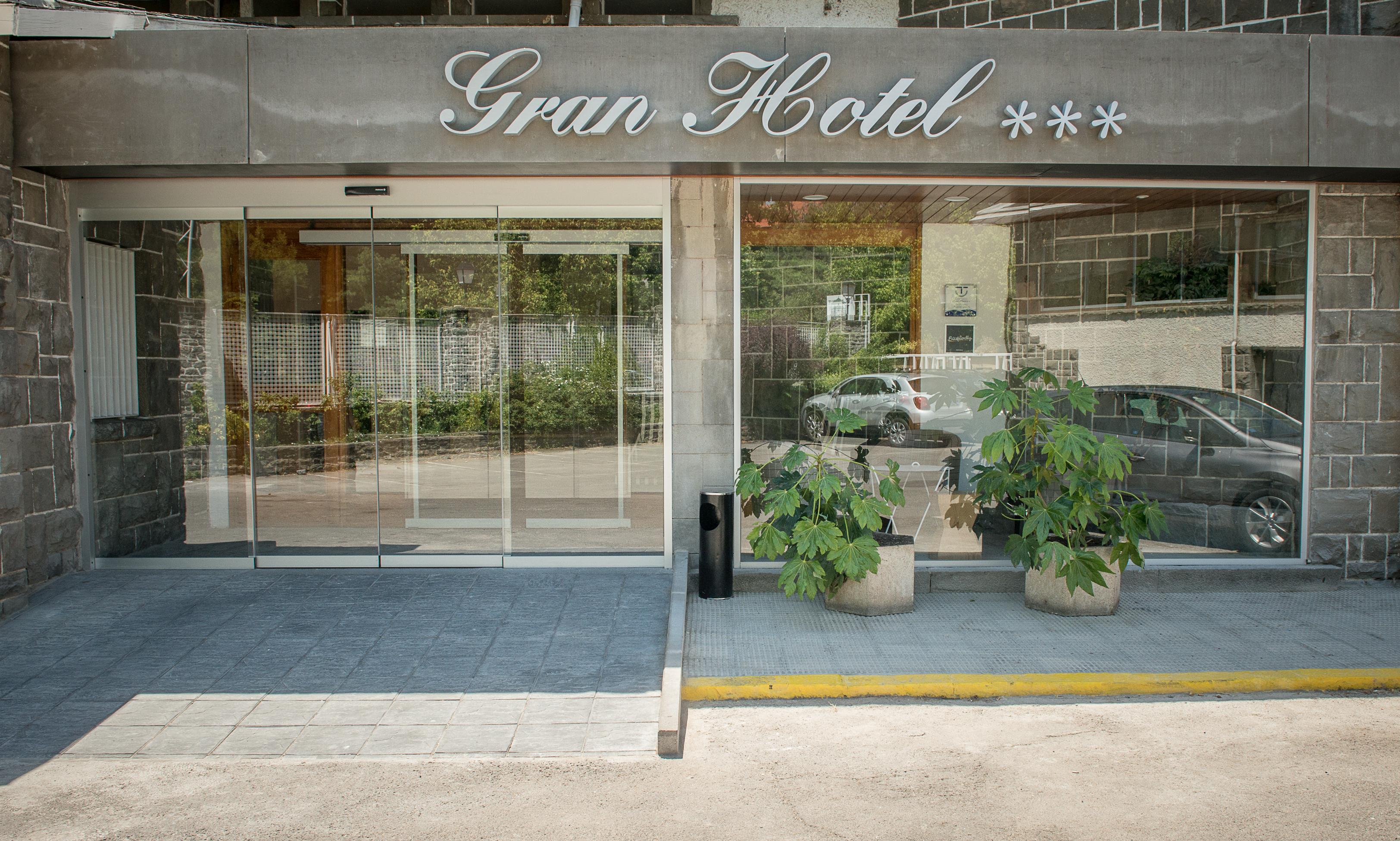 Gran Hotel De Jaca Exterior photo